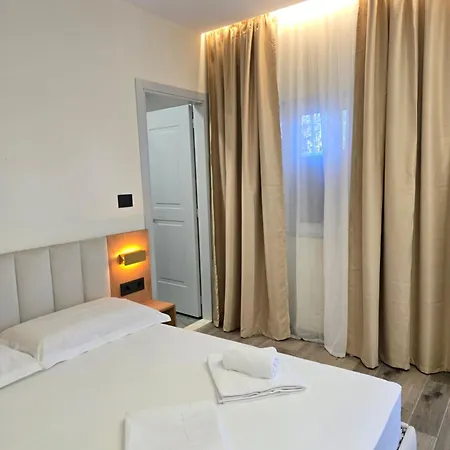 Azure Hotel Dhermi