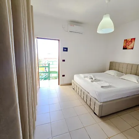 Azure Hotel Dhermi